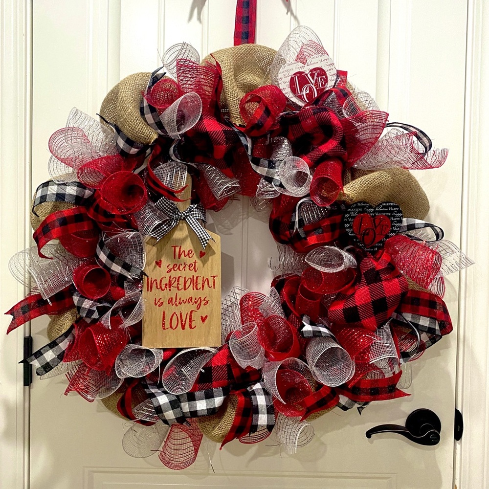Large red theme Valentine’s Day wreath